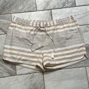 Vineyard Vines Women striped shorts